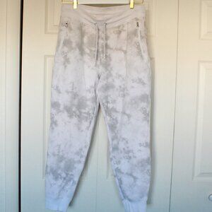 Old Navy active high rise white fleece joggers size Medium